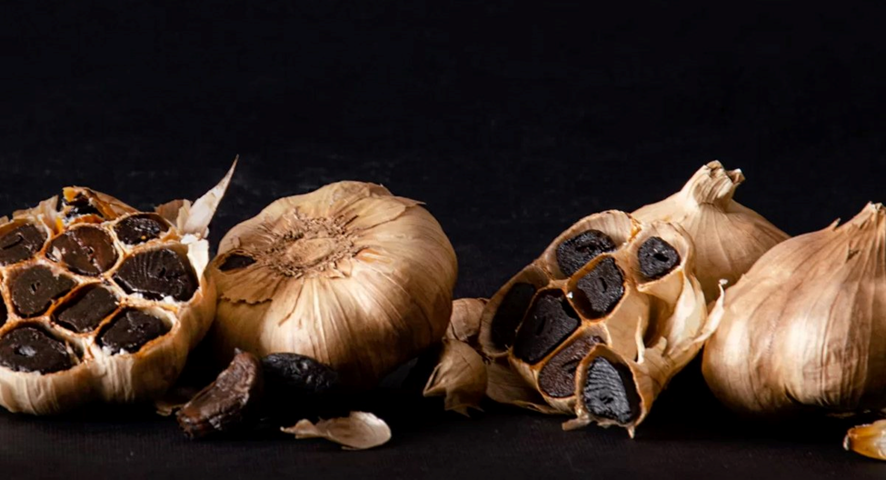 خاصیت های سیر سیاه در طب سنتی